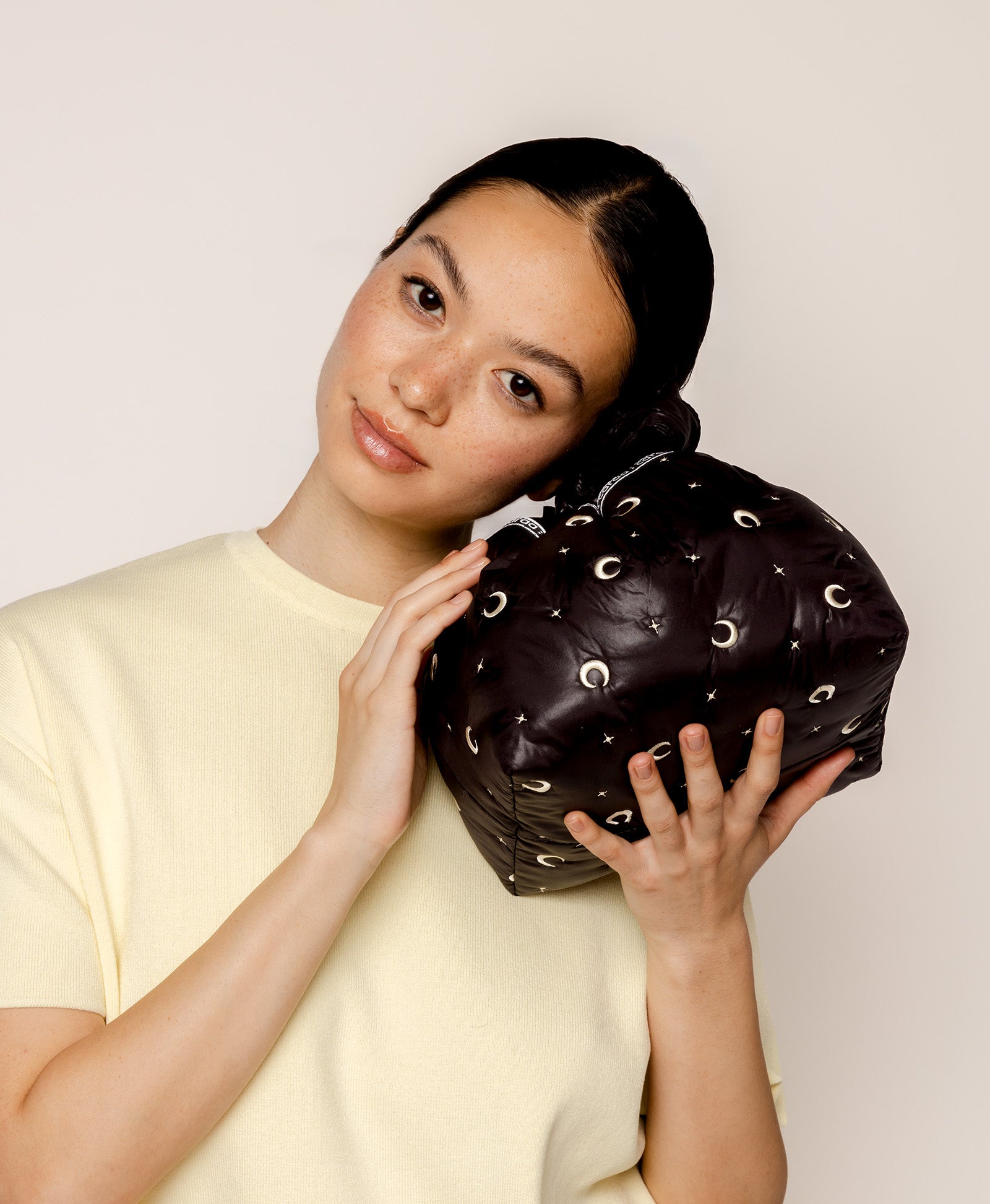 Caraa Luna Pouch