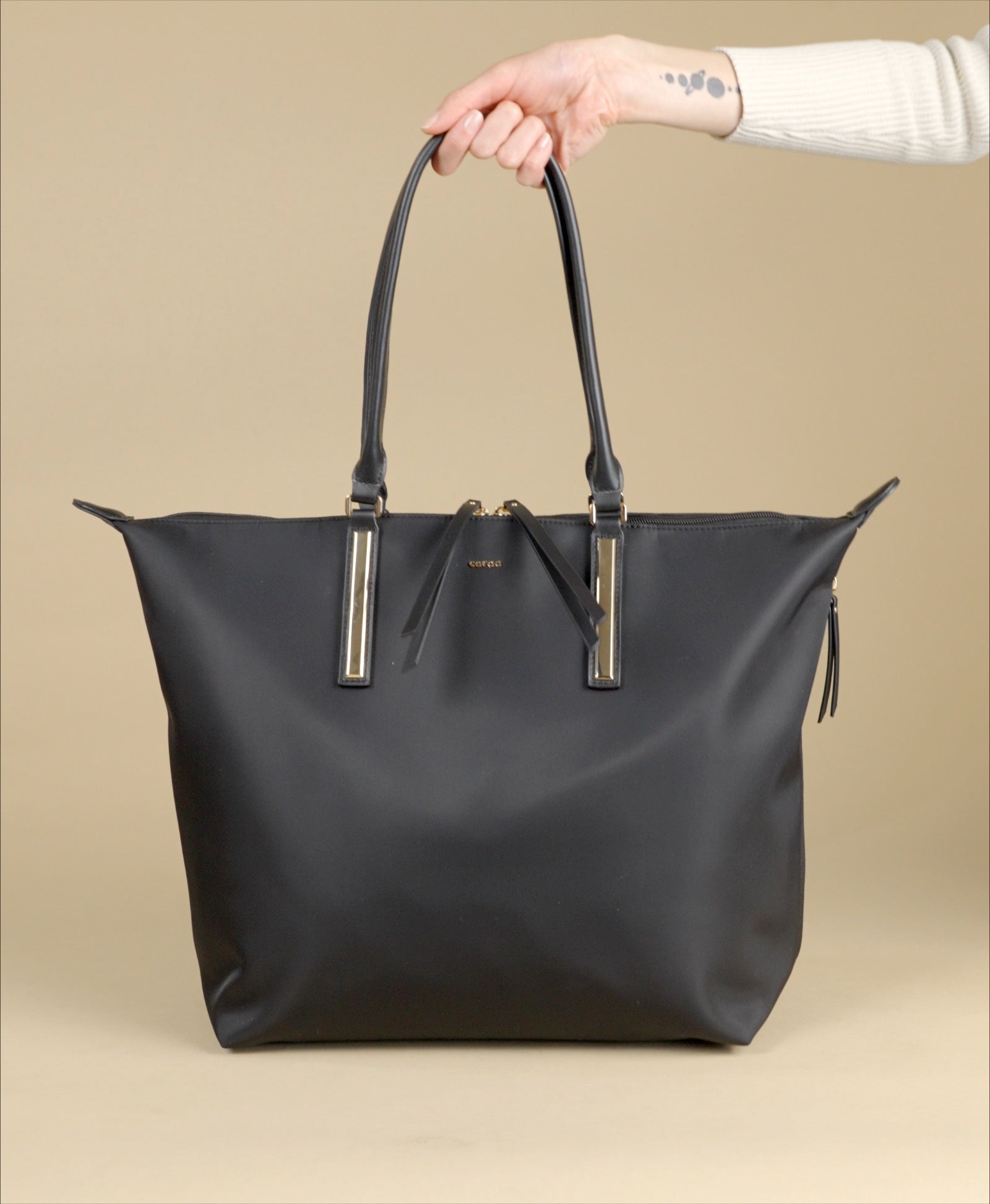 【SHINYA KOZUKA】SHOULDER TOTE WITH SPACE SHINYAKOZUKA（シンヤコヅカ）の「SHINYA KOZUKA /シンヤ コヅカ